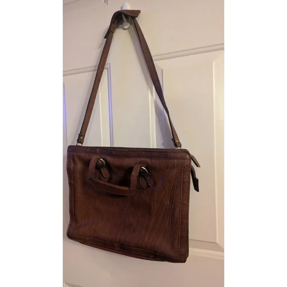 Vintage brown leather messenger bag by Diana. Two separate zip compartments, - Picture 3 of 13